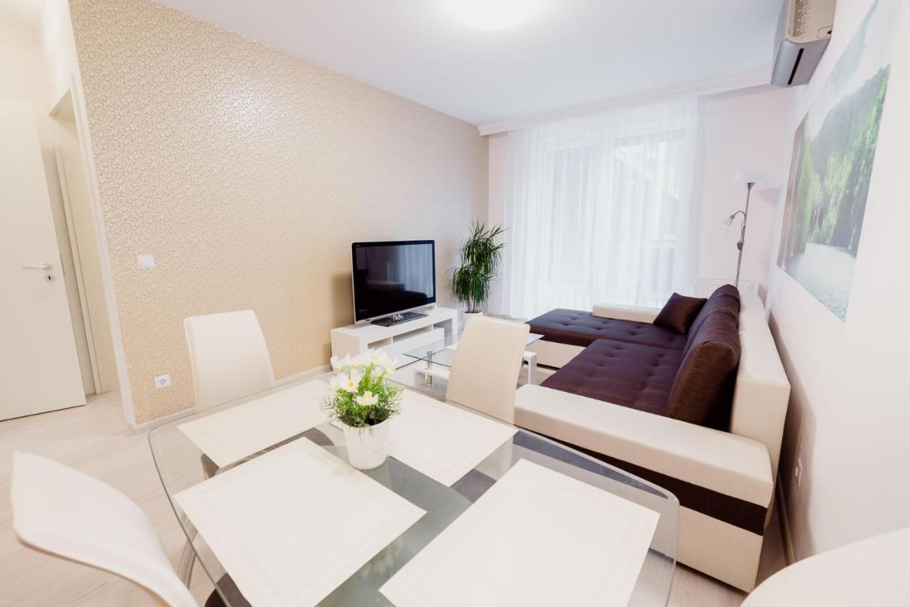 Ferienwohnung Corvin Promenade With Free Parking Budapest Exterior foto
