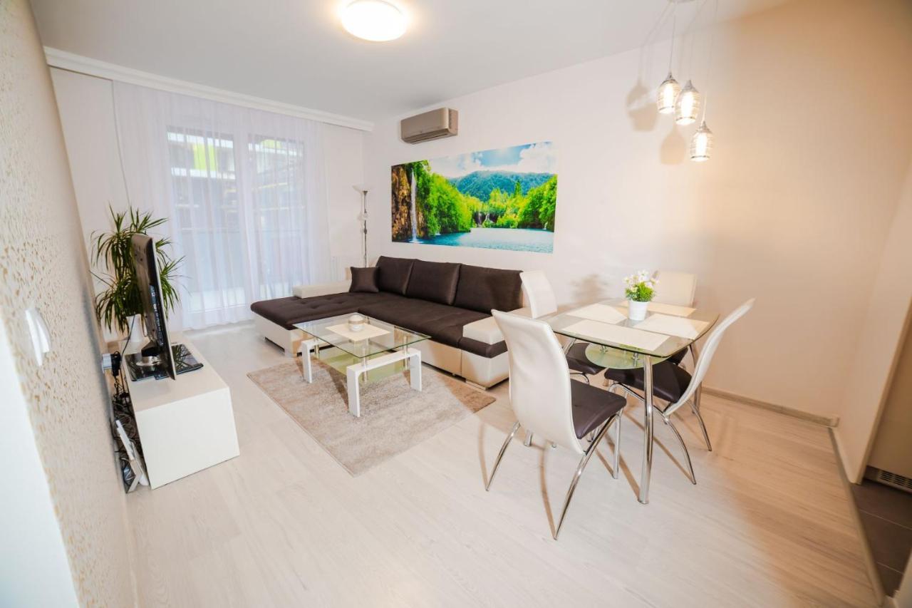 Ferienwohnung Corvin Promenade With Free Parking Budapest Exterior foto